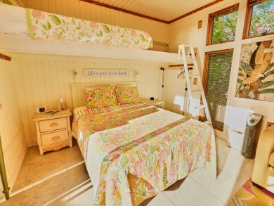 Lovely Cottage Captiva Around 300ft to the Beach